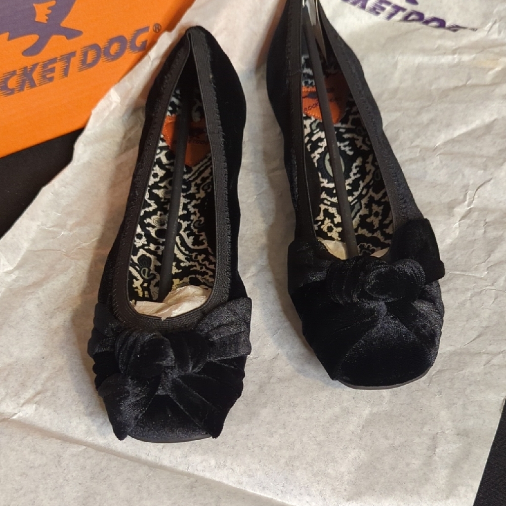 Rocket Dog Black Velvet Flats with Bow
